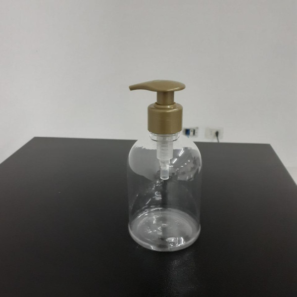 Frascos pequenos de álcool em gel em São Paulo Com a pandemia do Coronavírus, os frascos para álcool em gel passaram a ser altamente procurados. O objeto pode ser classificado em pequeno, médio e grande porte.