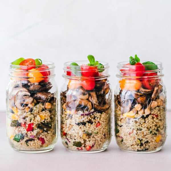 Potes alimentícios Descubra a versatilidade e praticidade dos potes alimentícios para armazenar e conservar seus alimentos frescos por mais tempo.